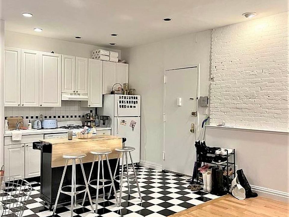 1st image of 1720 2nd Ave #2DOO