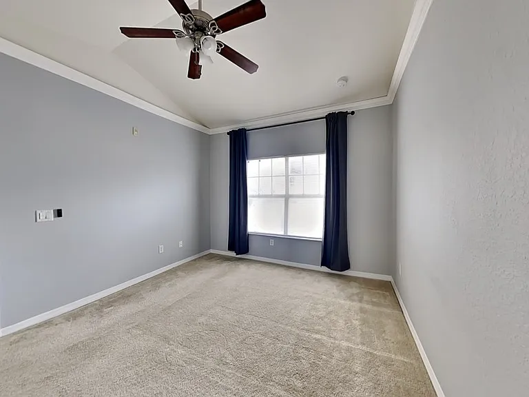 2550 Grand Central Pkwy #11 — Photo 19