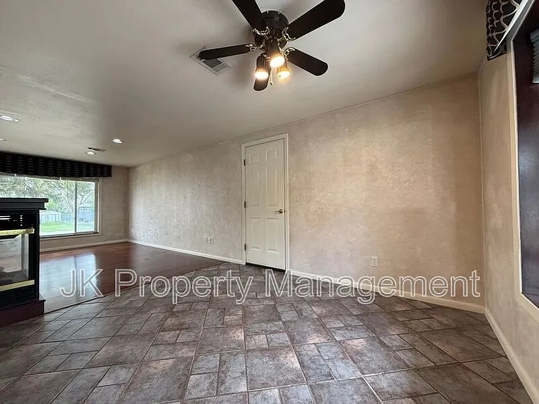 921 Avenue B NW — Photo 15