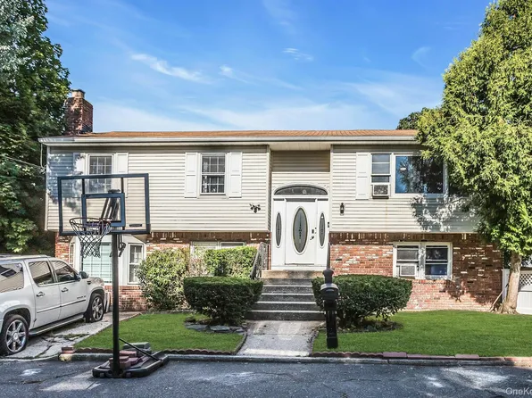 1 Karen Court, Bayville, NY 11709