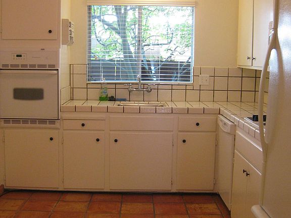 4th image of 828 Fremont St APT 1