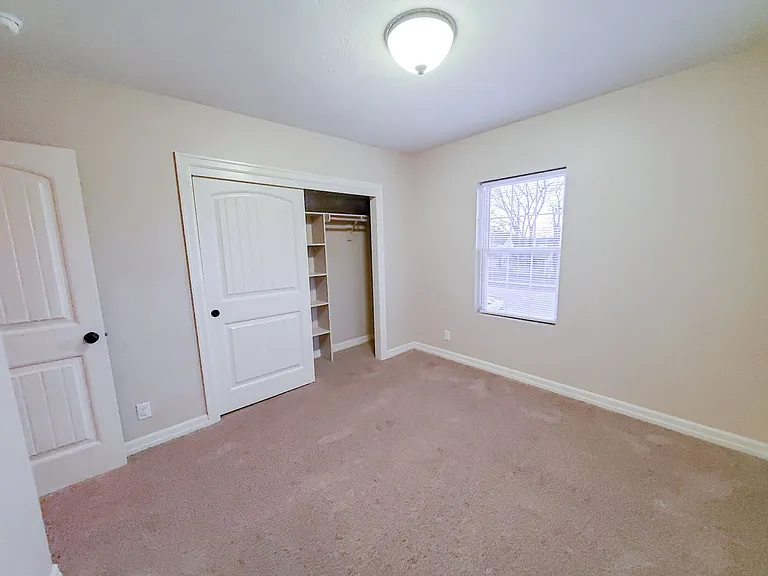 814 S 38th St — Photo 57