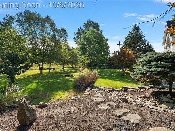 4th image of 1447 Bowers Rd