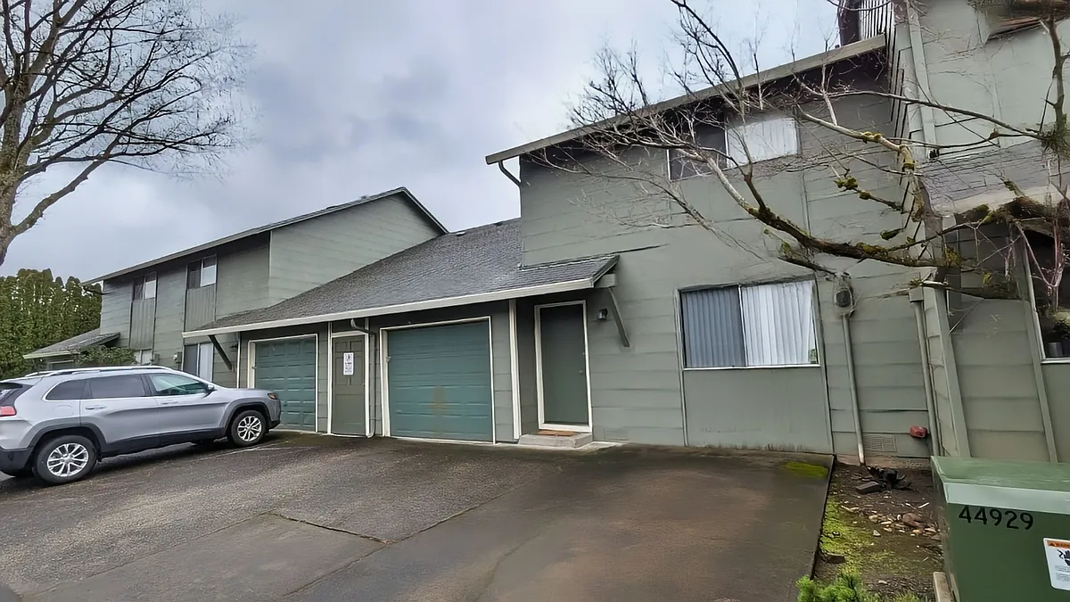 Building Photo - Royal Crest Townhomes