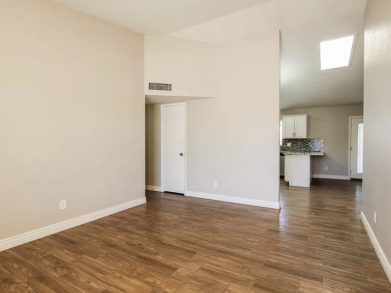 7014 W Canterbury Dr — Photo 4