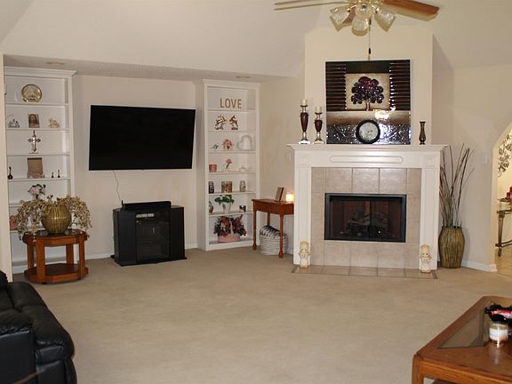 3rd image of 137 Beverly Dr