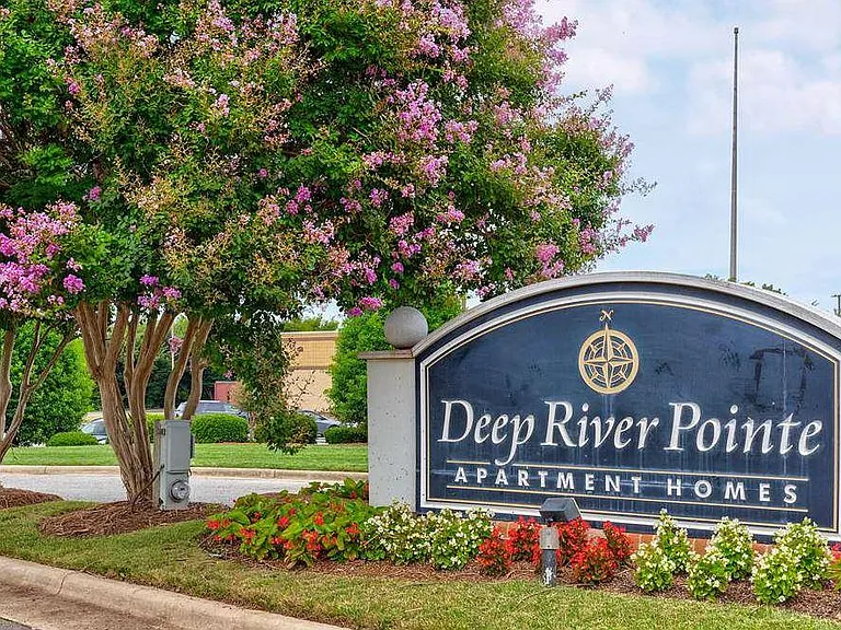 Deep River Pointe Apartments — Photo 37