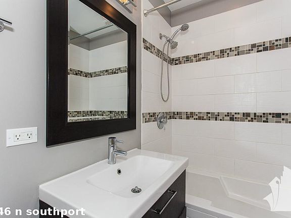 5th image of 3846 N Southport Ave #1117