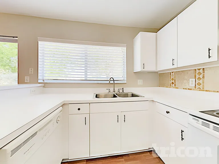10211 Summerview Cir — Photo 6