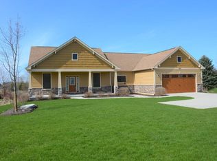 1205 Bridget Ct, Fontana, WI 53125