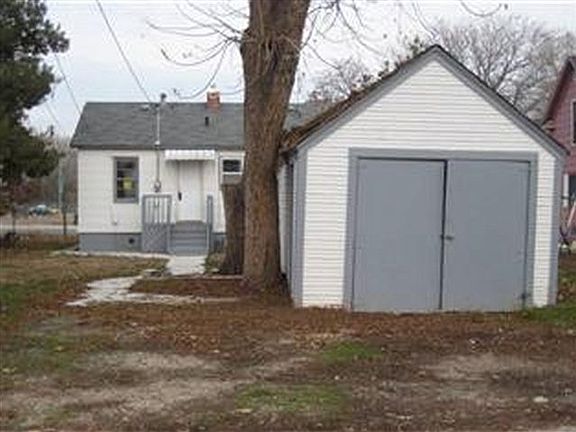 3rd image of 106 E Cleveland Blvd