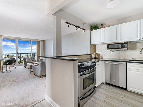 5th image of 3660 N Lake Shore Dr APT 3406