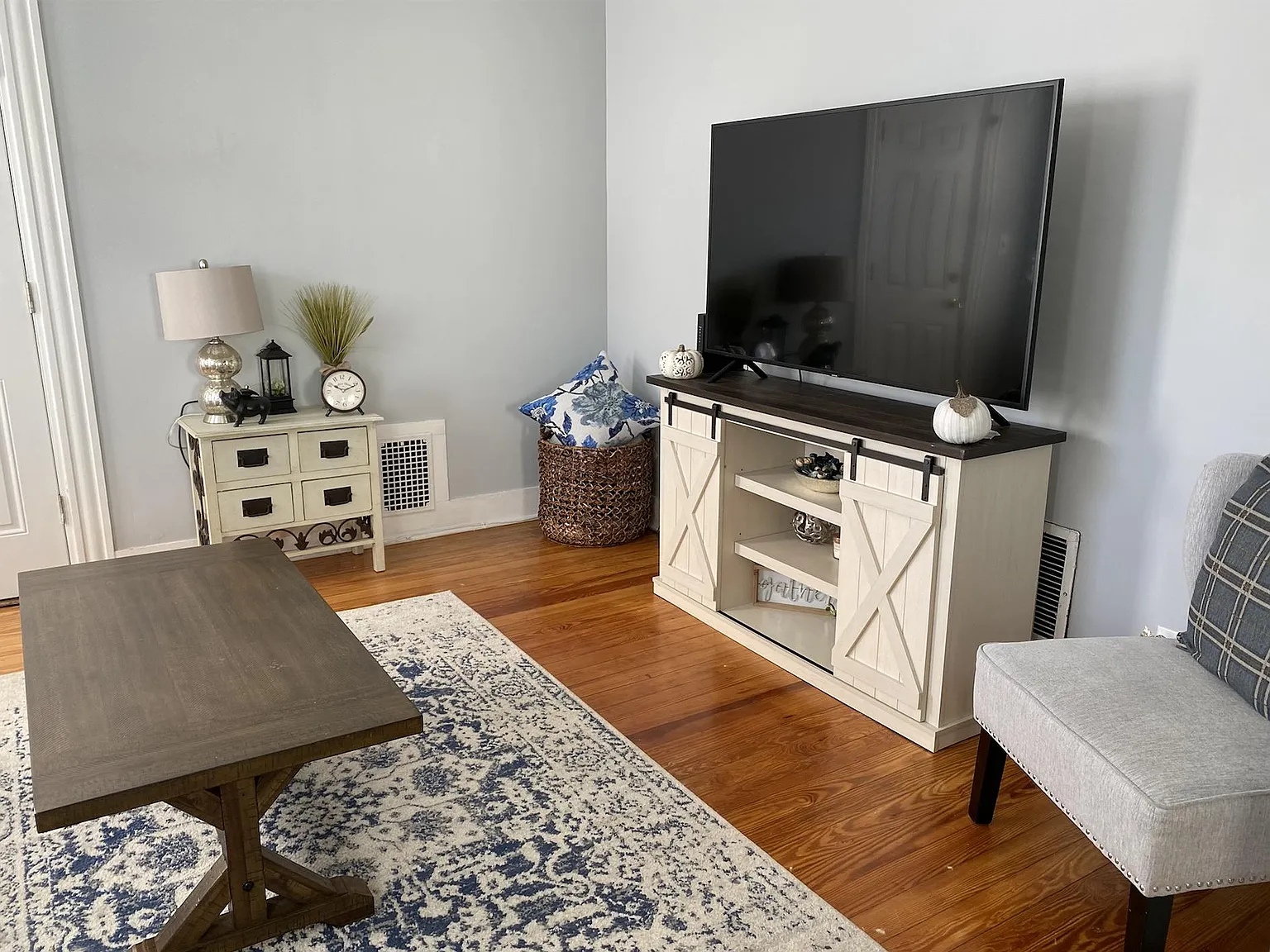 2 bed, 1000 sqft, $1,750 — Photo 2