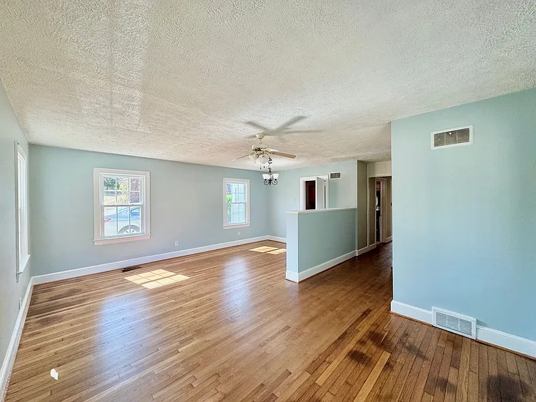 403 East St — Photo 3