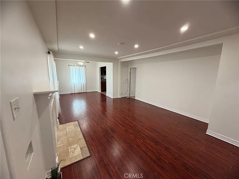 10202 Doty Ave — Photo 3