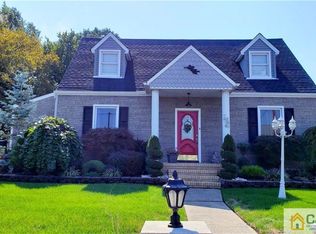 58 Dolan St, Sayreville, NJ 08872