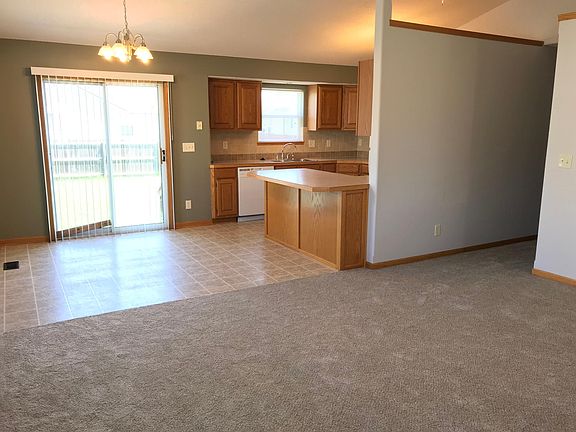 3rd image of 408 E Berry Ave