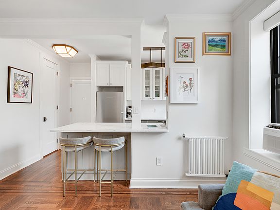 5th image of 87 Barrow St APT 6E