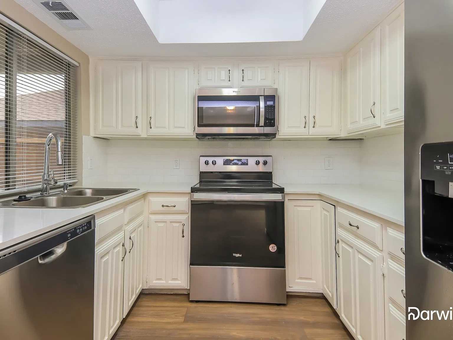 3 bed, 2.0 bath, 1587 sqft, $2,050 — Photo 3