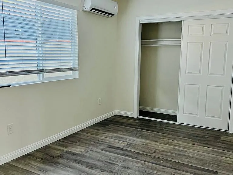 561 W I St — Photo 6
