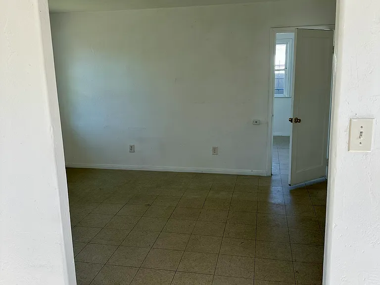 24730 E Court St — Photo 5