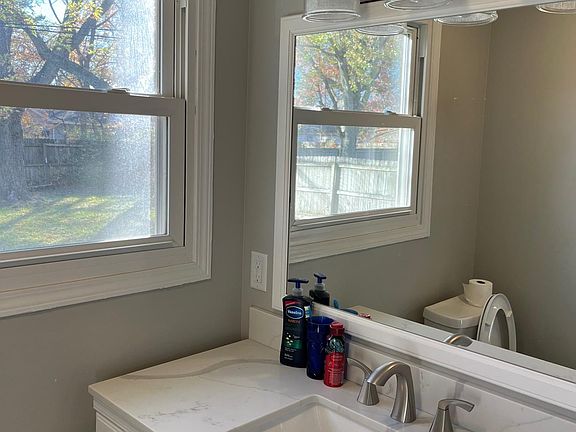 5th image of 2232 Delaware Dr
