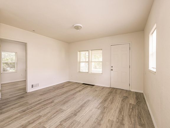 4th image of 440 Yellowstone Ave