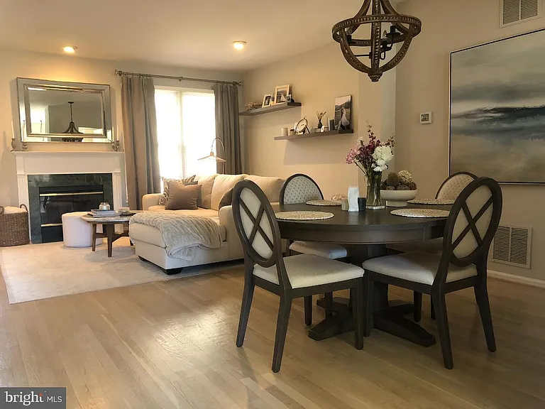 1303 Park Garden Ln — Photo 4