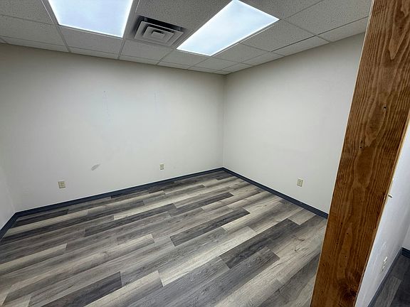 2nd image of 211 Bank St #2