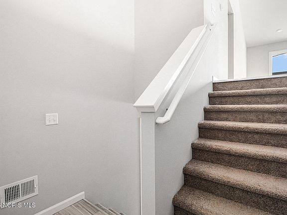 3rd image of 639 Beckham St