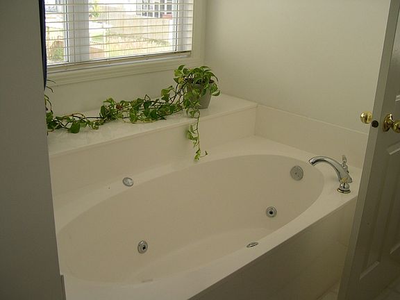Garden Bath w/Jetted tub