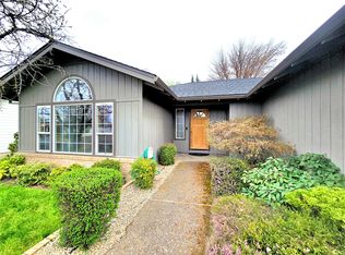 2460 Powell St, Medford, OR 97504