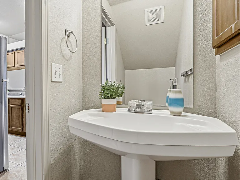 4541 Joseph Rodriguez Dr — Photo 9