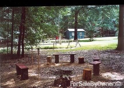 Rustic campfire and seating : Perfect for those cool winter evenings to roast marshmellows on an ope