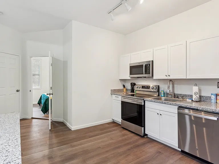 2614 Banks St — Photo 4