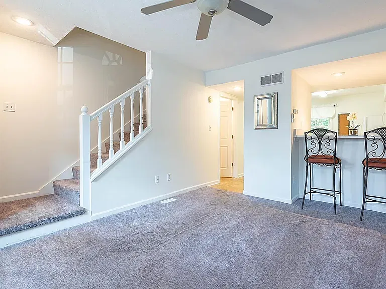 3 bed, 1380 sqft, $1,800 — Photo 2