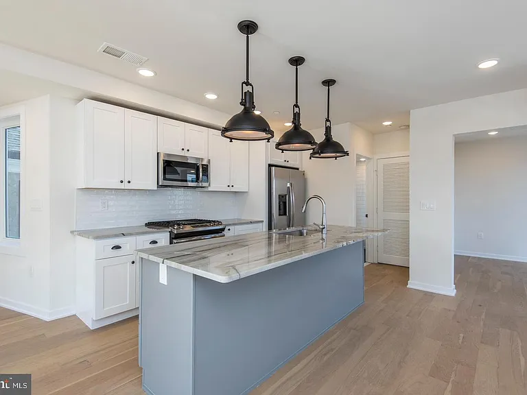 3401 Hamilton St #6 — Photo 14