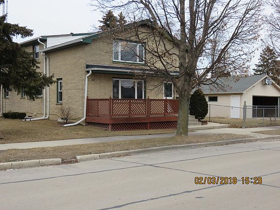 Front of property showing garage