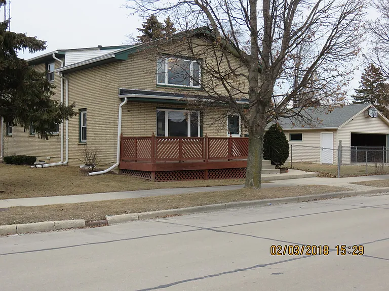 Front of property showing garage