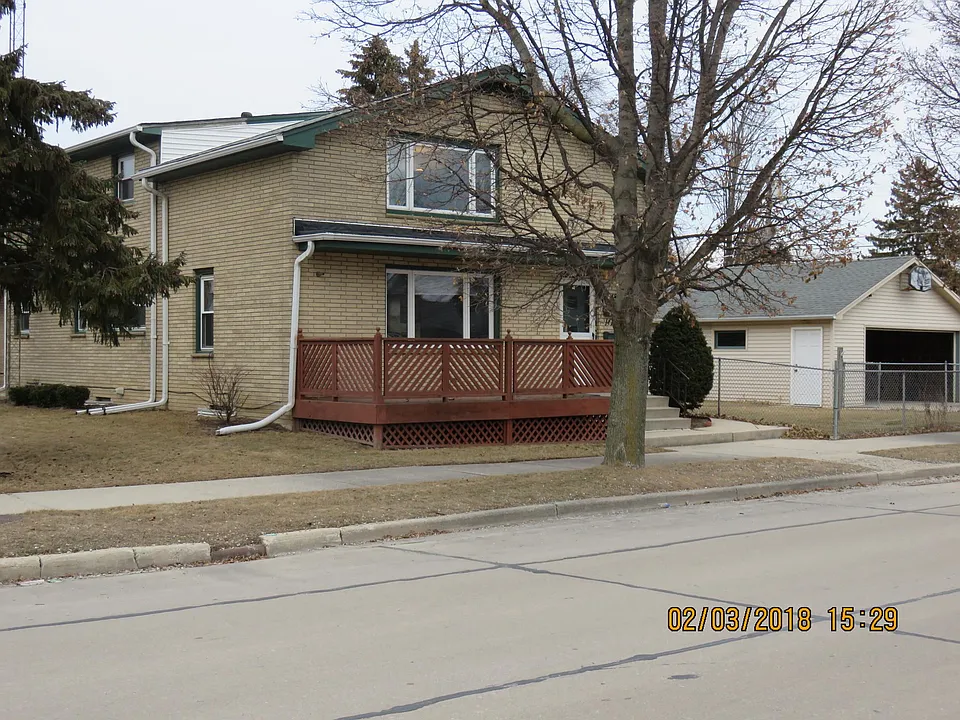 Front of property showing garage