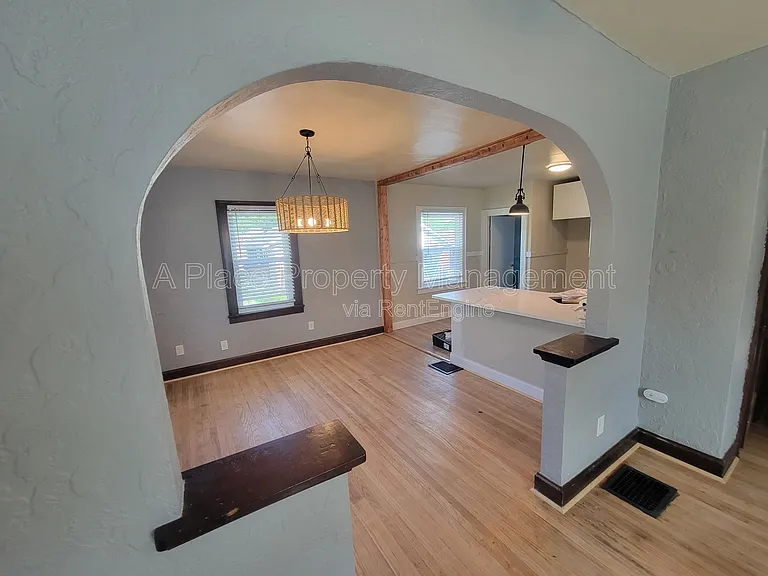 8612 Hume Ave — Photo 2