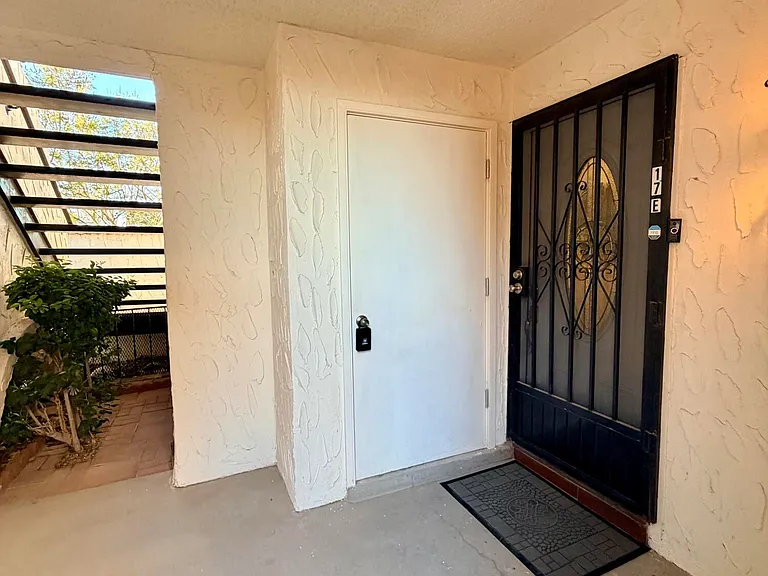 6201 Escondido Dr #17E — Photo 11