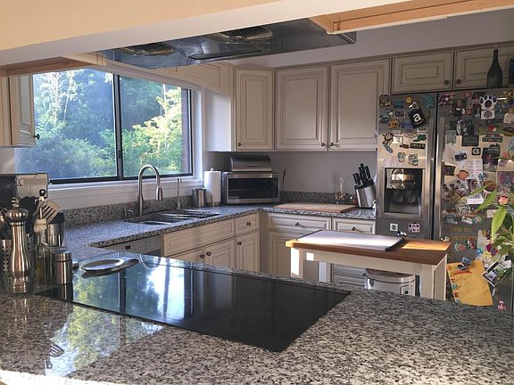 Kitchen Breakfast Bar