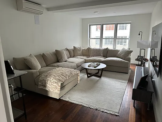 Rented by EXR | media 7