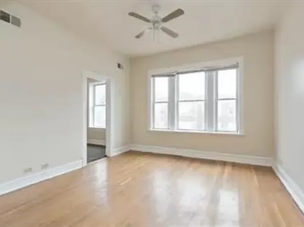 7556 S Champlain Ave, Chicago, IL 60619