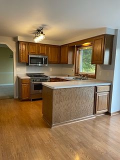 4th image of 450 Glen Oak Dr