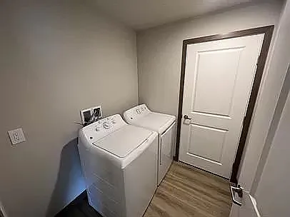 Lake Drive Apartments — Photo 14