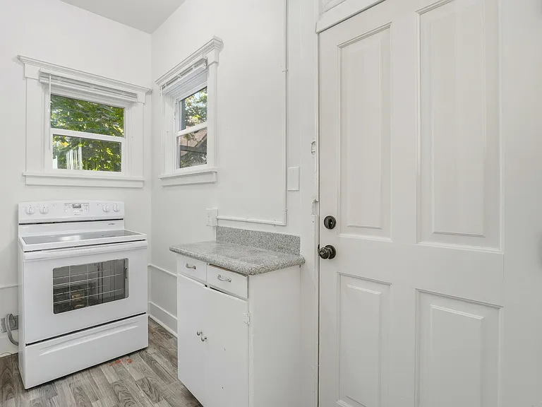 615 W 6th Ave — Photo 14
