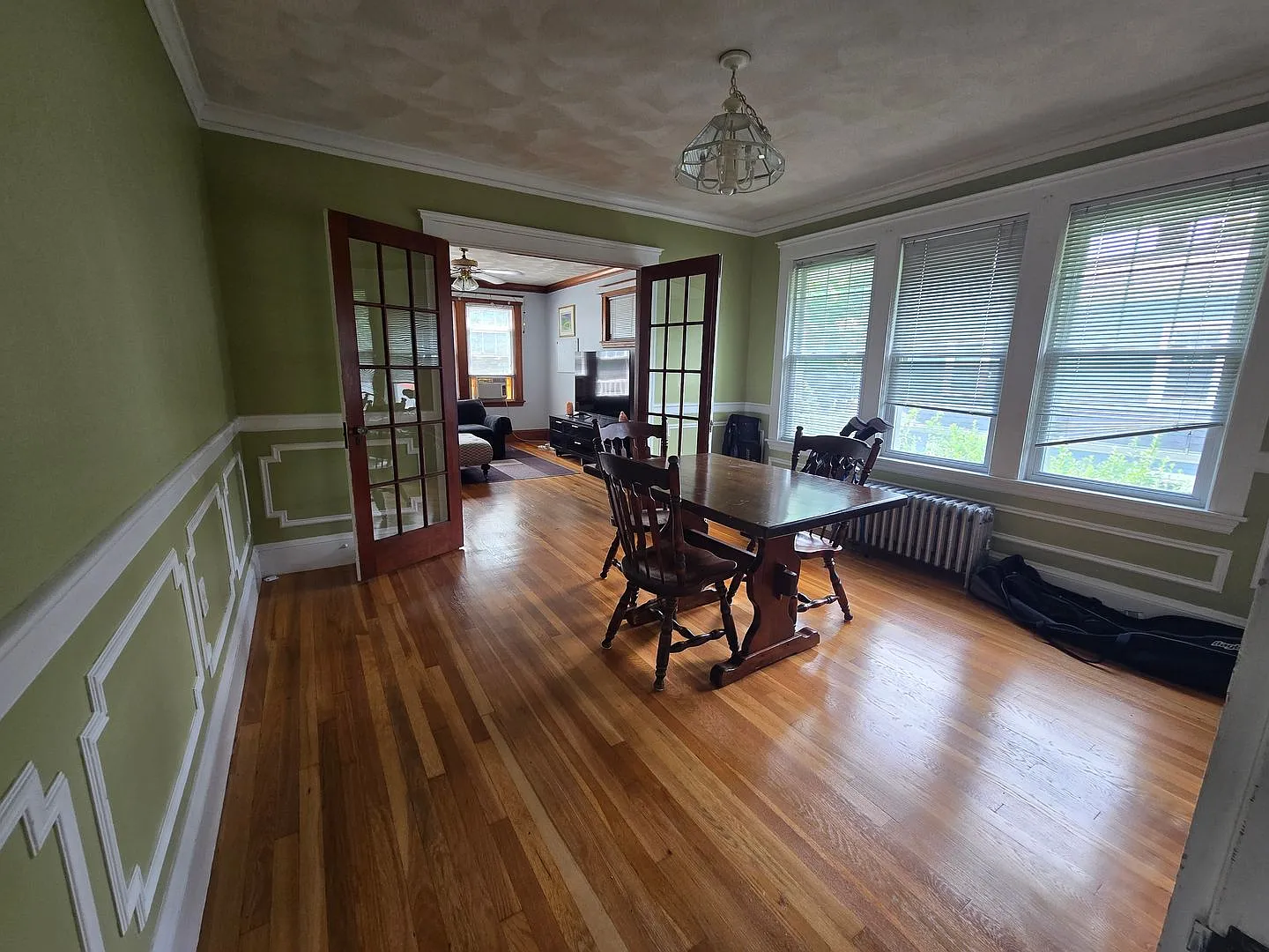 No Brokers Fee, Parking is Included, Laundry on a Site, Eat-in Kitchen — Photo 3