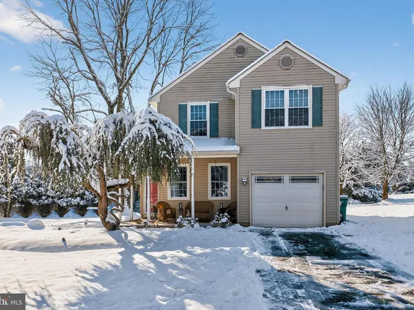 221 Stanford Pl, Newtown, PA 18940